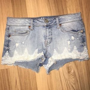 Jean frilly/ripped distressed Shorts